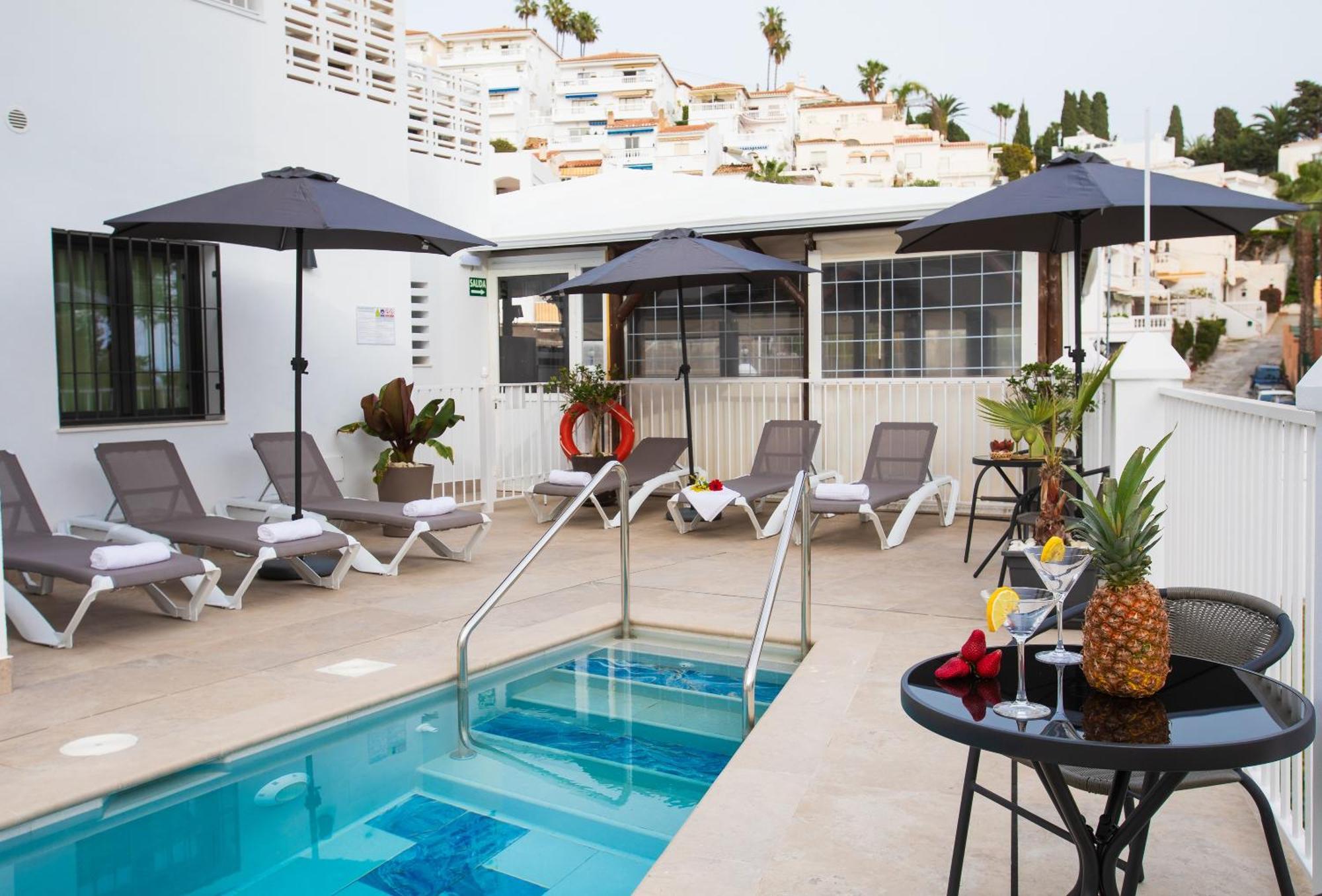 Boutique Rooms Playa Burriana نيرخا المظهر الخارجي الصورة
