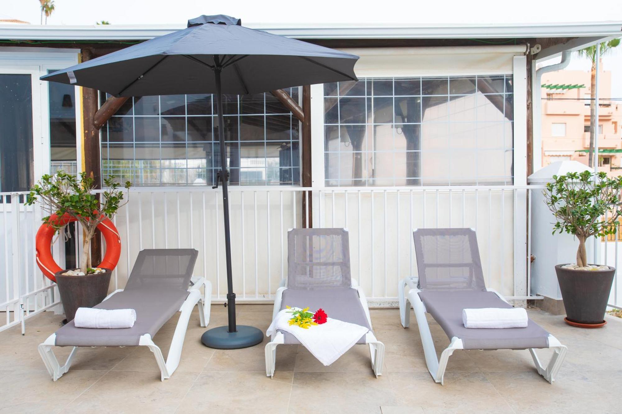 Boutique Rooms Playa Burriana نيرخا المظهر الخارجي الصورة